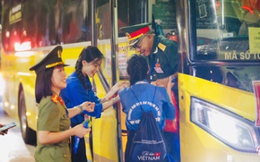 Sức trẻ t&#236;nh nguyện đồng h&#224;nh c&#249;ng Lễ kỷ niệm diễu binh, diễu h&#224;nh A80