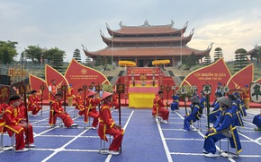 Trình diễn nghệ thuật đánh cờ người tại 'Cội nguồn di sản giữa lòng Thủ đô'