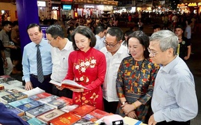 Khai mạc Hội sách Hà Nội lần thứ XI: 'Sách mở tri thức - Công nghệ dẫn tương lai'