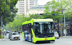 Từ ngày 18/4, Hà Nội đưa thêm 53 xe buýt điện vào khai thác