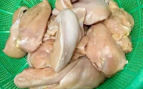 Kiểm tra, xử lý thông tin thực phẩm có dấu hiệu bất thường tại Trường Tiểu học Lê Trọng Tấn