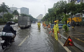 Hà Nội: Mưa lớn kéo dài 4 ngày, hệ thống thoát nước vận hành tối đa công suất