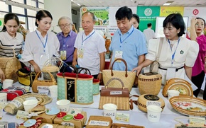 Tổ chức chấm thi Hội thi sản phẩm và tôn vinh nghệ nhân làng nghề tiêu biểu