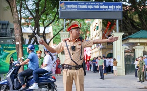 Bảo đảm an toàn giao thông cho học sinh Thủ đô ngày khai trường