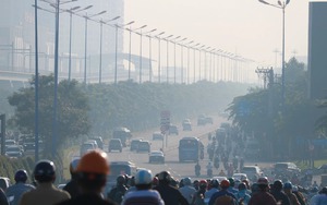 Ha Noi urges residents to stay indoors as air pollution worsens