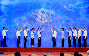 Ha Noi breaks ground, inaugurates 17 projects, creating new growth momentum