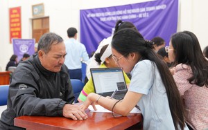 Đưa ‘dịch vụ c&#244;ng lưu động’ đến phục vụ đồng b&#224;o d&#226;n tộc thiểu số