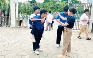 Gần 9.800 thanh niên tình nguyện Thủ đô hỗ trợ thí sinh thi tốt nghiệp THPT