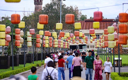 Tourism sector reaches new heights during Reunification Day holiday
