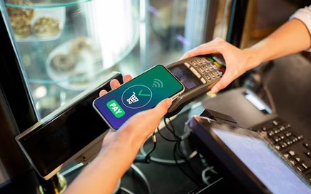 Ha Noi continues to roll out initiatives for cashless payment