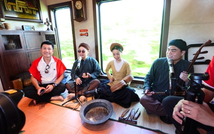 How has Ha Noi’s “Five City Gates” train transformed cultural tourism after one year?