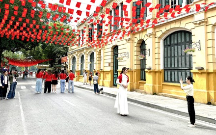 Hà Nội chỉ đạo mở cửa cơ quan, công sở, trường học đón Nhân dân và du khách