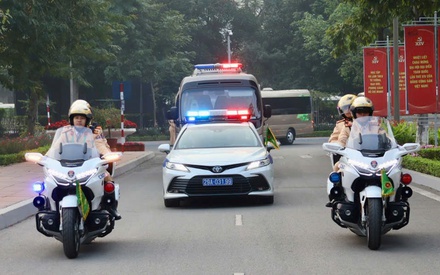 Công an Hà Nội diễn tập phương án dẫn đoàn, xếp xe phục vụ Đại hội XIV của Đảng