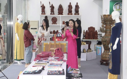 Chuyển đổi số: ‘Đòn bẩy’ nâng cao năng lực cạnh tranh cho sản phẩm làng nghề