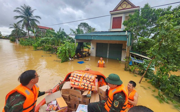 Ha Noi donates VND 55 billion to five Bualoi typhoon-ravaged localities 