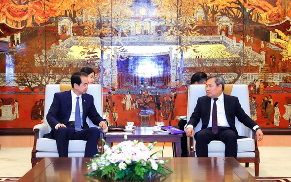 Ha Noi Chairman hosts Chinese Ambassador