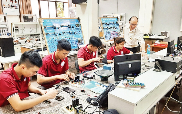 Chú trọng đào tạo, nâng cao chất lượng nguồn nhân lực