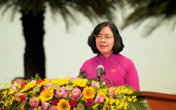 Đồng chí Bùi Thị Minh Hoài tiếp tục giữ chức Bí thư Thành ủy Hà Nội khóa XVIII