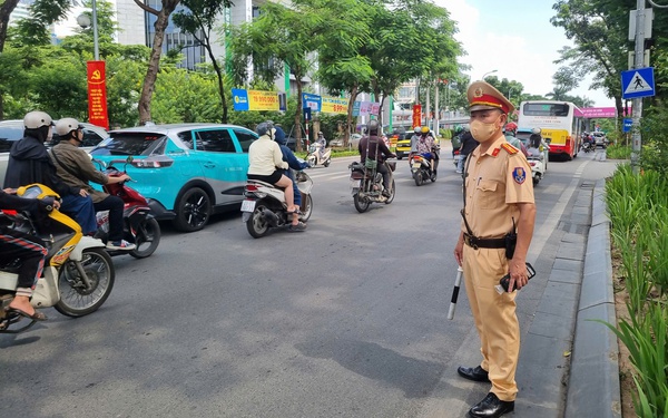 Hà Nội đồng loạt ra quân kiểm tra nồng độ cồn cùng lực lượng CSGT toàn quốc