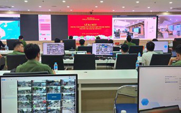 Ta mắt Trung t&#226;m Th&#244;ng tin chỉ huy kết nối hệ thống truyền tin, b&#225;o sự cố PCCC
