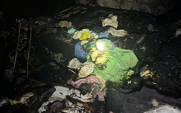 H&#224; Nội: Kịp thời dập tắt đ&#225;m ch&#225;y tại chung cư phường Quan Hoa