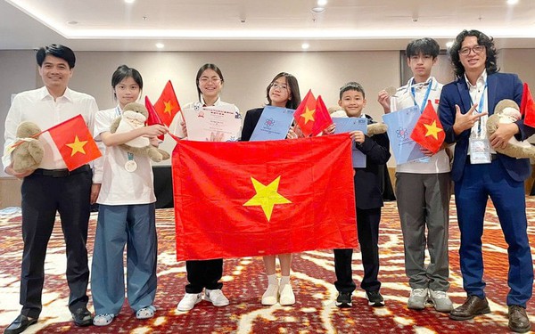 Học sinh H&#224; Nội gi&#224;nh 5 Huy chương tại Olympic Vật l&#253; trẻ thế giới 2025
