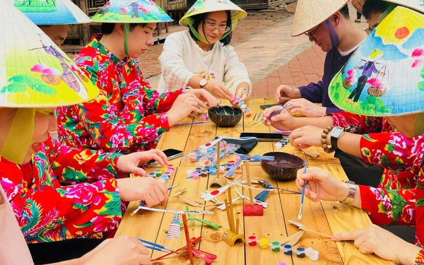 Kết hợp truyền thống v&#224; hiện đại qua hoạt động thủ c&#244;ng – thiết kế s&#225;ng tạo