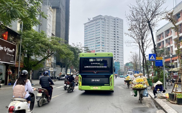 Phát triển vận tải công cộng: Giải pháp căn cơ giảm áp lực giao thông
