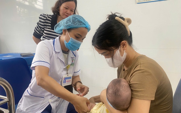 Kiểm tra, giám sát hoạt động tiêm chủng thường xuyên tại cơ sở