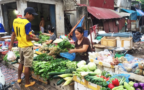 Gắn xử lý ‘chợ cóc’ với cải tạo, phát triển chợ dân sinh