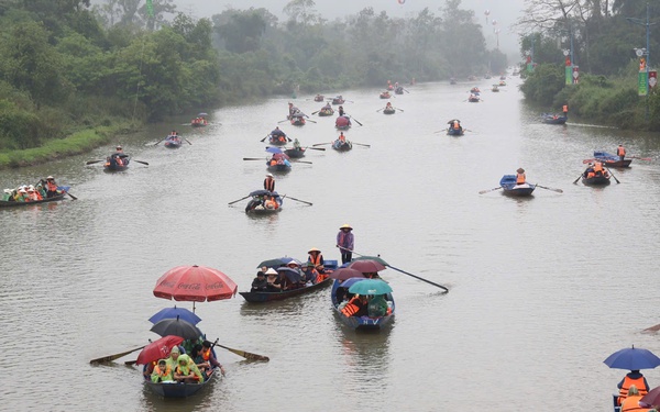 Xử phạt lái đò vòi tiền, chặt chém du khách tại chùa Hương