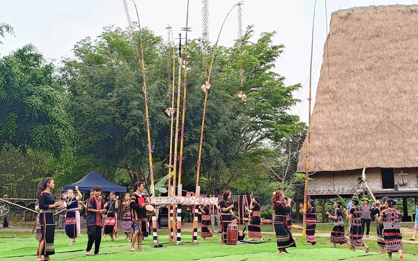 Rực rỡ sắc màu ‘Tháng ba Tây nguyên’ tại Thủ đô