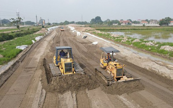 Hà Nội: Hạn chế tác động của giá xăng dầu đến tiến độ các công trình