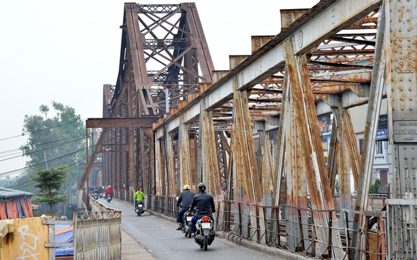 Hà Nội: Cấm phương tiện lưu thông trên cầu Long Biên trong 2 tháng để sửa chữa