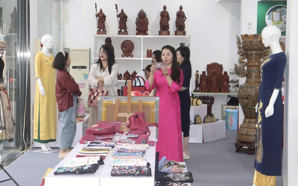 Chuyển đổi số: ‘Đòn bẩy’ nâng cao năng lực cạnh tranh cho sản phẩm làng nghề