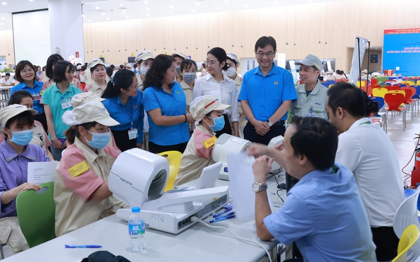 Khám sức khoẻ miễn phí cho hơn 700 nữ đoàn viên, công nhân lao động