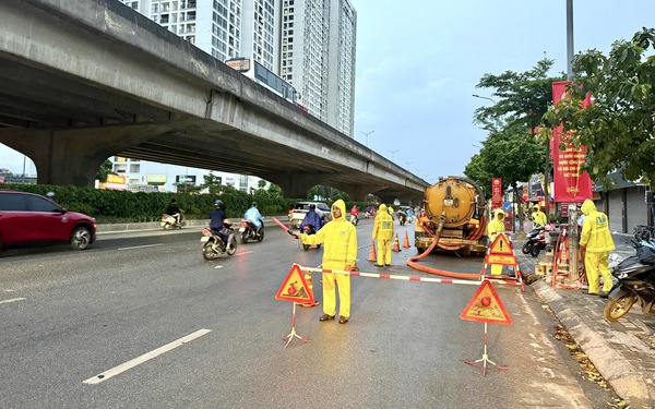 Ứng trực thoát nước 24/24h, sẵn sàng đối phó với mưa lớn