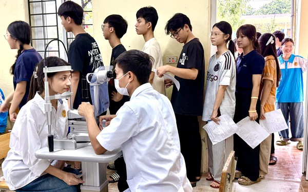 Phát hiện sớm cận thị học đường, ngăn nguy cơ suy giảm thị lực