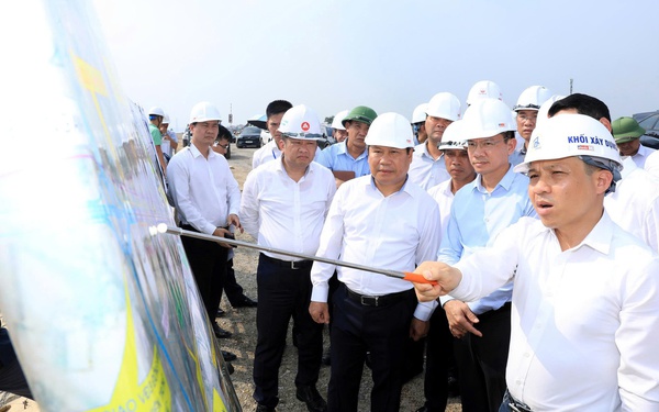 Chủ tịch TP. Hà Nội kiểm tra thực địa các công trình, dự án đầu tư hạ tầng quan trọng của Thủ đô