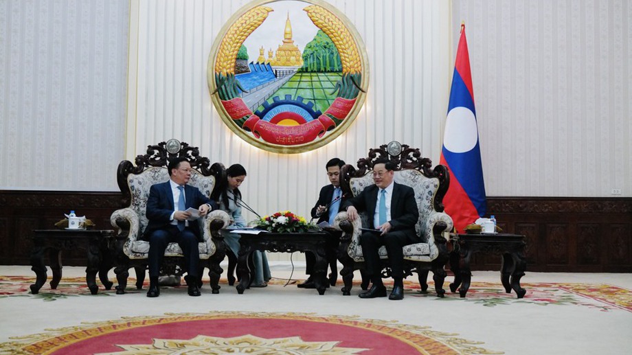 Secretary of Ha Noi Party Committee meets with Laos Prime Minister