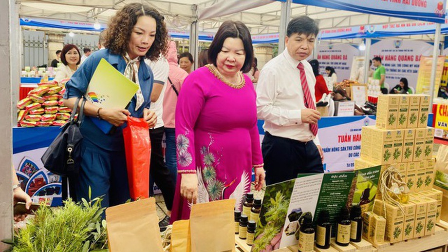 OCOP product week attracts locals and foreigners