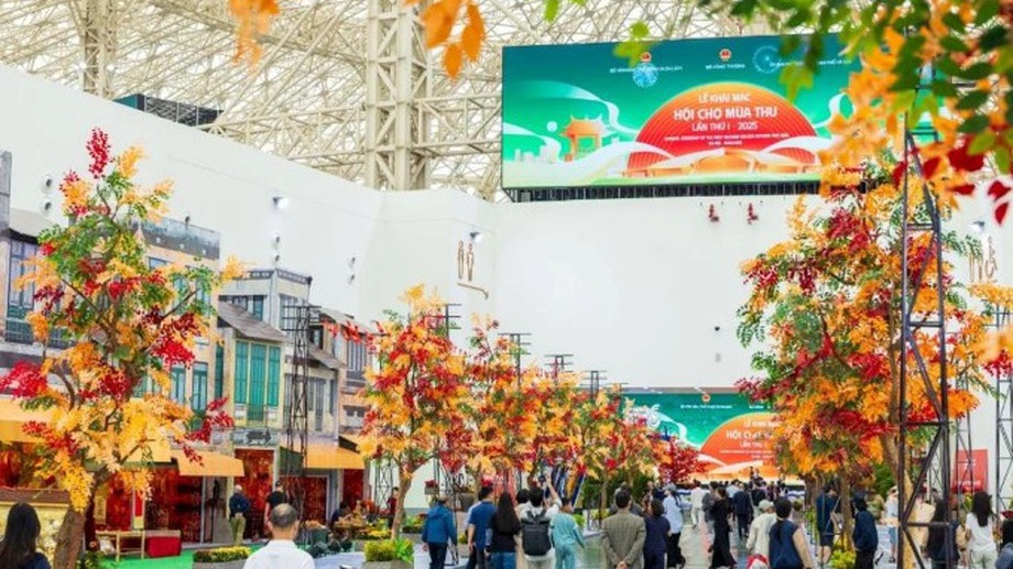 First Golden Autumn Fair draws record-breaking visitors