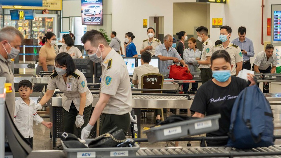 Disease control measures strengthened at Noi Bai International Airport