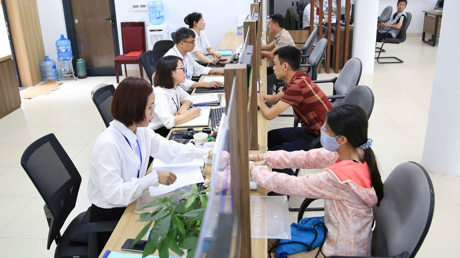 Ha Noi pilots AI 19001009 hotline for public service    
