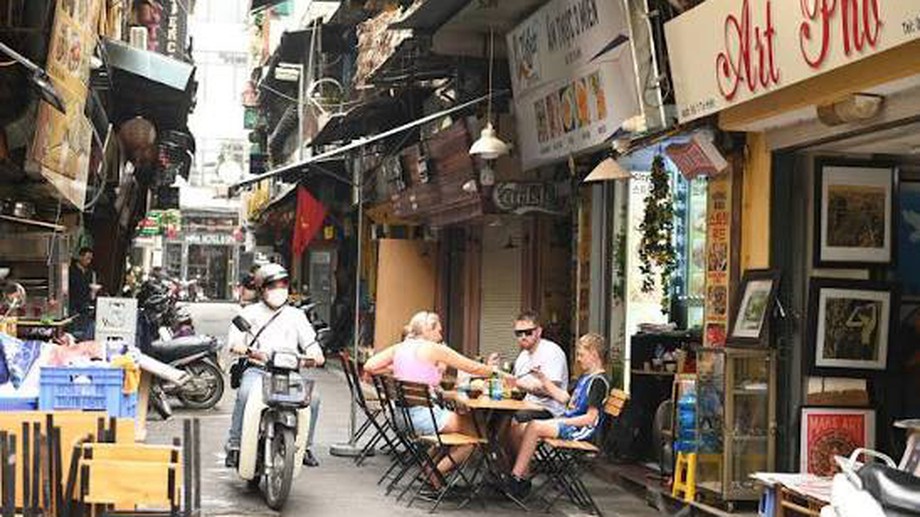 Ha Noi strengthens management of foreign residents
