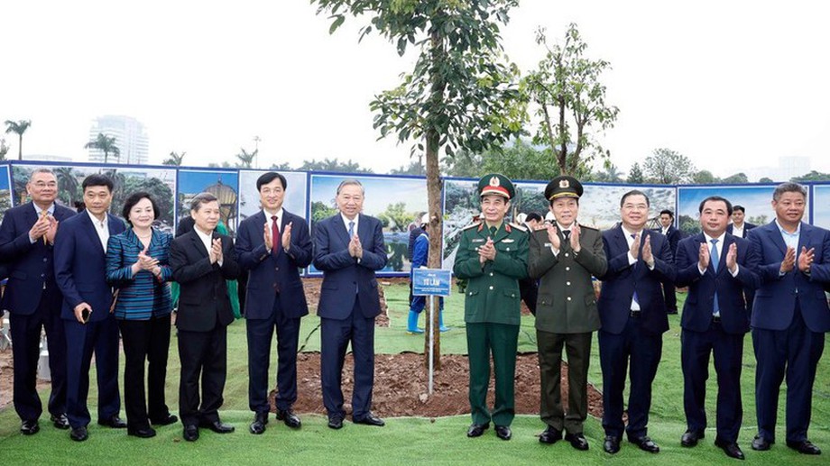 Party chief launches Tet tree planting