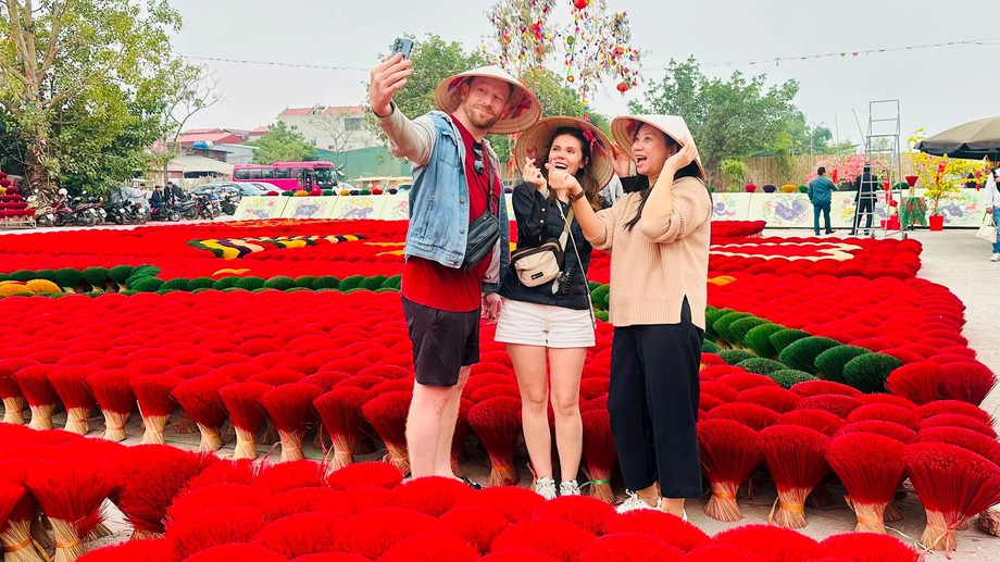 Ha Noi welcomes 5 millionth international visitor of 2026