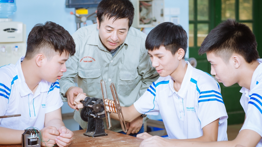 Ha Noi to merge and consolidate 14 public colleges and intermediate schools