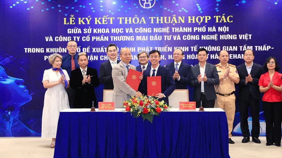 Ha Noi pilots flying taxis at Hoa Lac Hi-Tech Park