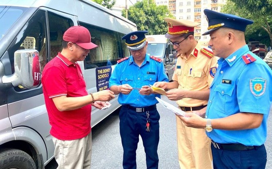 H&#224; Nội: Xử phạt nhiều phương tiện đưa đ&#243;n học sinh vi phạm